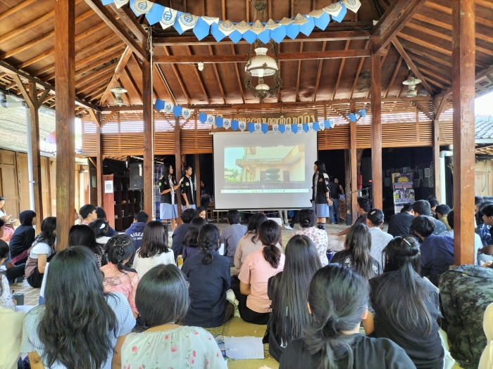 Edufair di SMP Eksperimental Mangunan